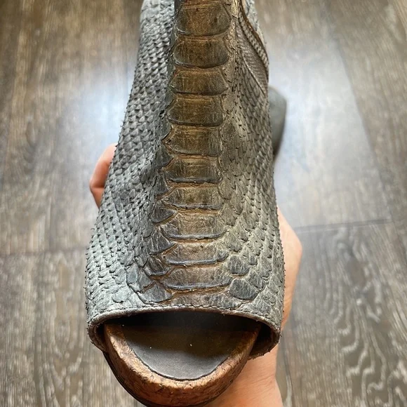 Heels - Picture 7 of 7